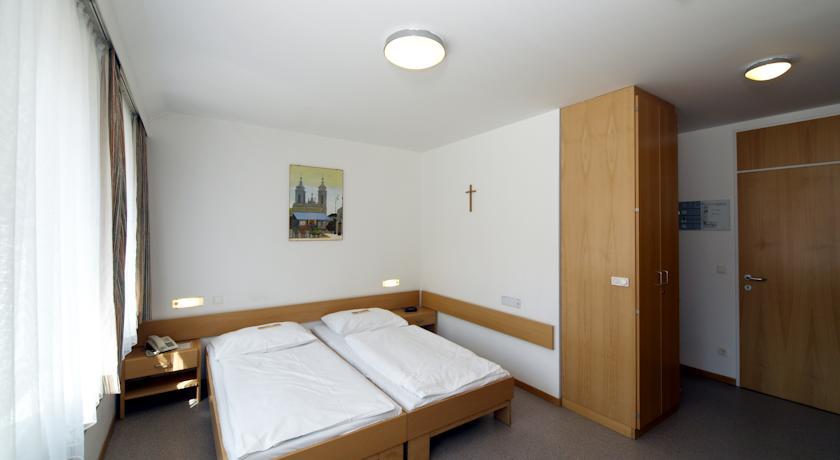 Kolping Zentral Hotel 2*